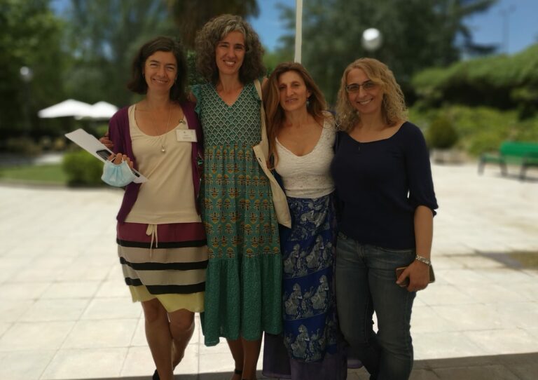 Profesionales del Ceadac tras su participación en la Jornada: Amor Bize, neuropsicóloga; Susana Alves, terapeuta ocupacional; Carmen Higueras, logopeda; y Cristina Santiago, terapeuta ocupacional. Profesionales del Ceadac.