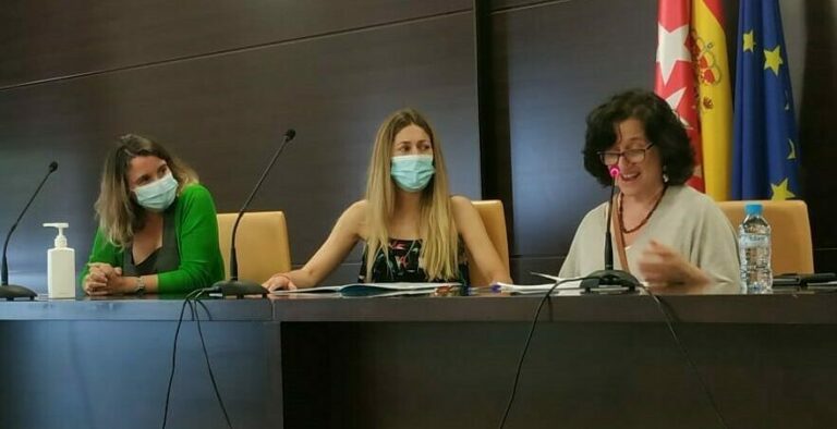Mª Luisa Vives, Eva Ruiz y Paloma Blanco de Córdova, miembros de la Asociación Afasia Activa. Mª Luisa Vives, Eva Ruiz y Paloma Blanco de Córdova.