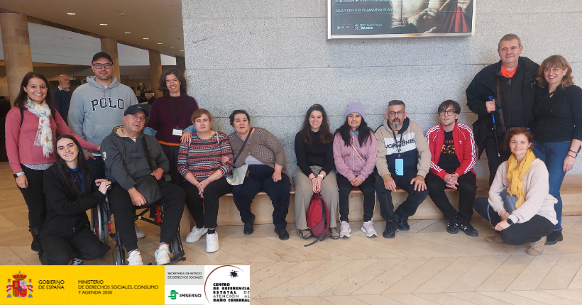 Personas usuarias del Ceadac participan en la actividad «Invencibles en el Prado»