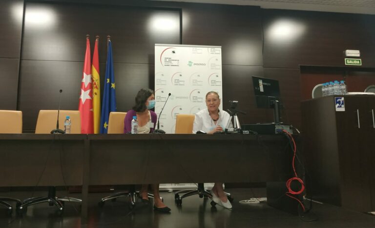 Inmaculada Gómez Pastor, directora gerente de Ceadac, inaurugó la Jornada. En la imagen, junto a la moderadora y neuropsicóloga Amor Bize. Inmaculada Gómez Pastor y Amor Bize.