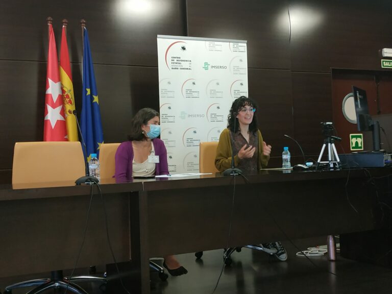 Amor Bize, neuropsicóloga y moderadora de la jornada; junto a Ruth Bartibás Vayas, musicoterapeuta en MUSA. Amor Bize y Ruth Bartibás.