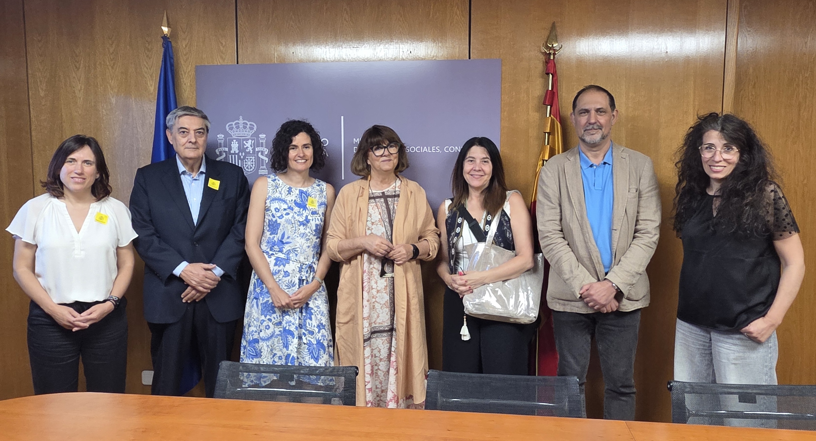 Representantes del Imserso, con la directora general en el centro, Mayte Sancho, y el director del Cenie, Juan Martín.